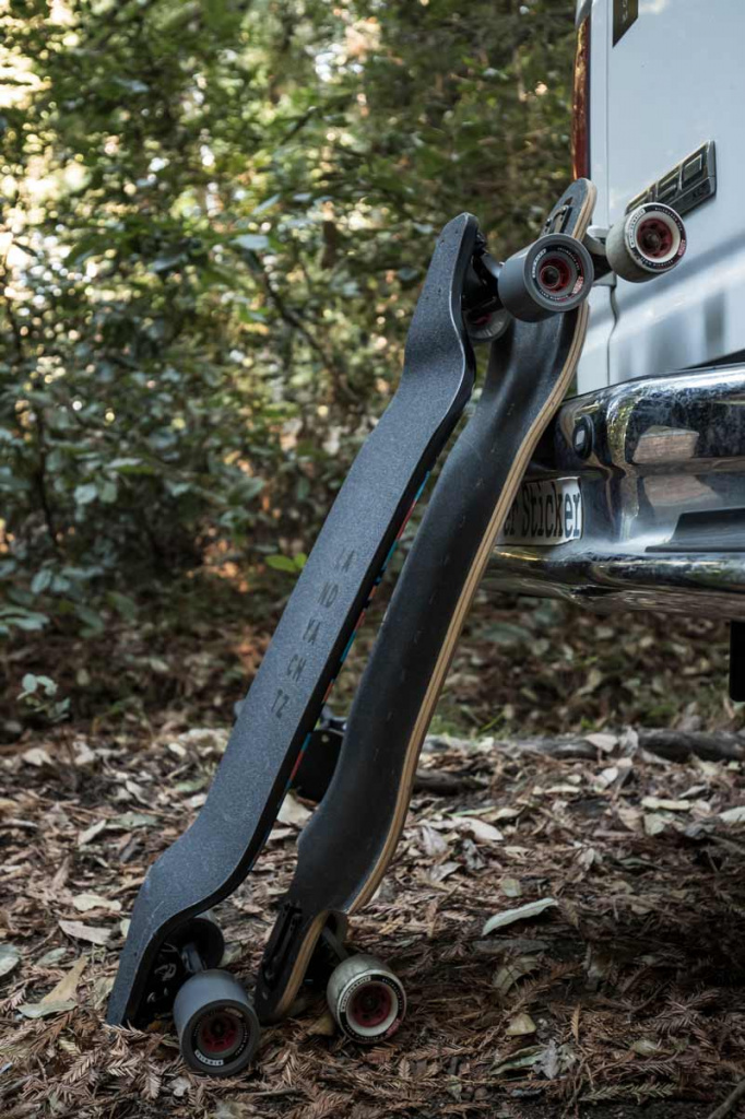 landyachtz-Switchblade-40-Chief-Night-downhill-longboard-skate__AD_6187.jpg